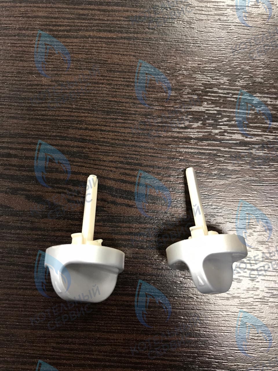 39848660 Ручки регулировки ОВ и ГВС (2шт/компл) Domina C/F N, Arena C/F 13-24 FERROLI (35015640) 