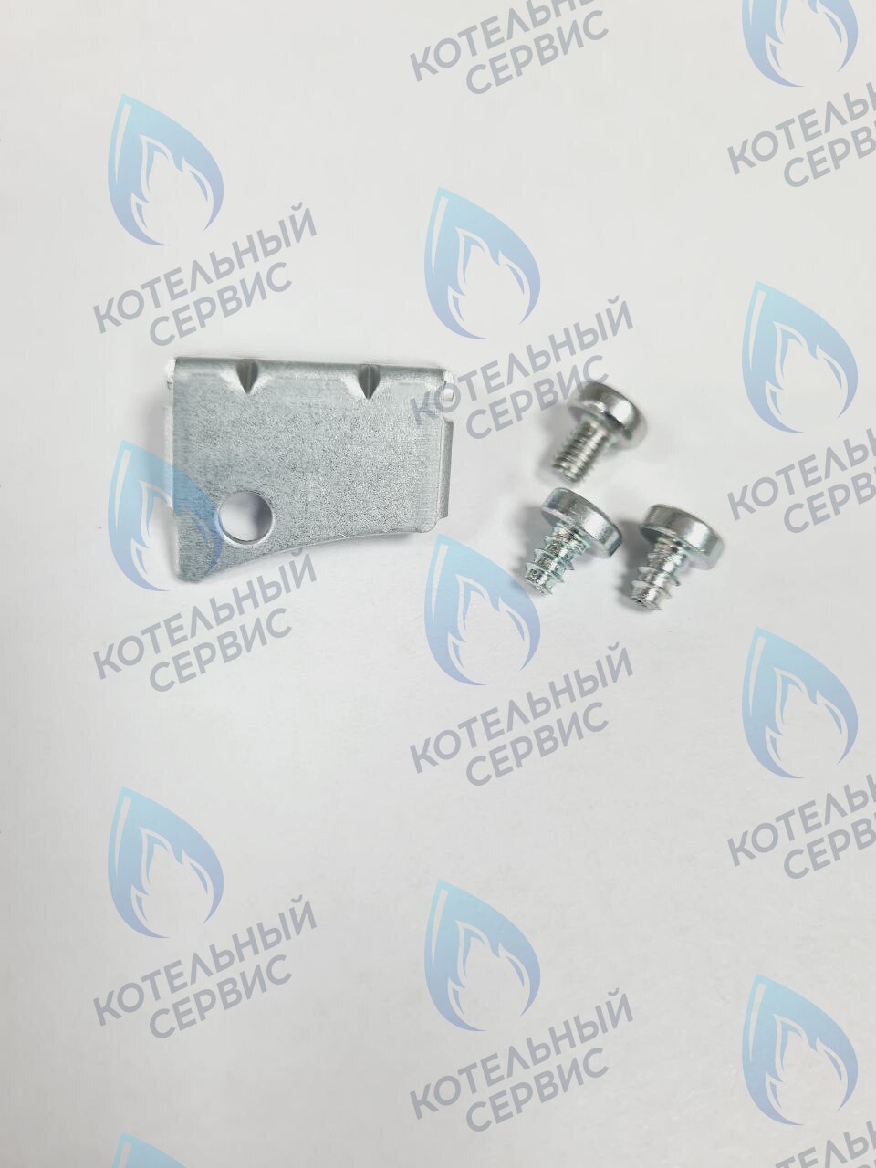 30033137A Металлический крепежный кронштейн  для замены нового насоса Шинху на существующий Фиксирующая скоба (1EA), болт (M4, 1EA), винт (4×6, 2EA) для Deluxe S/ONE, NCB 700 (необходим при замене 30033192A на 30020779B) 