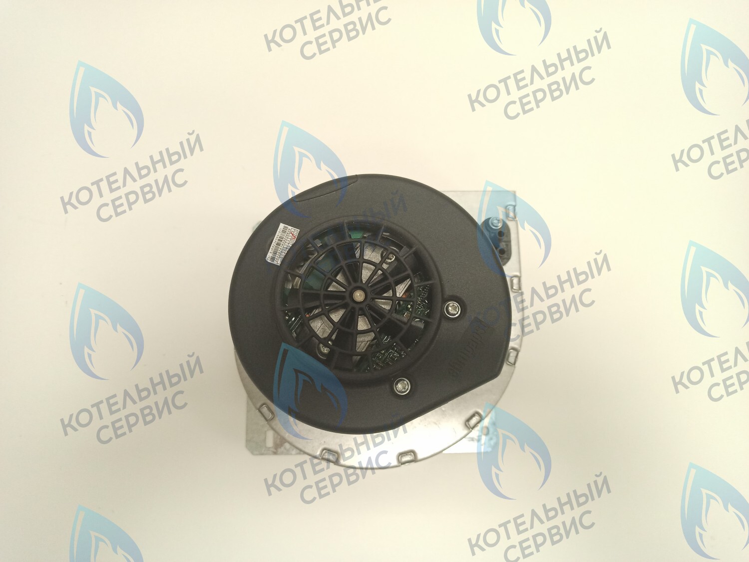 AF028-66W-BP-E Вентилятор VAILLANT turboTEC 36kW 190262 (в комплекте с монтажной пластиной) 